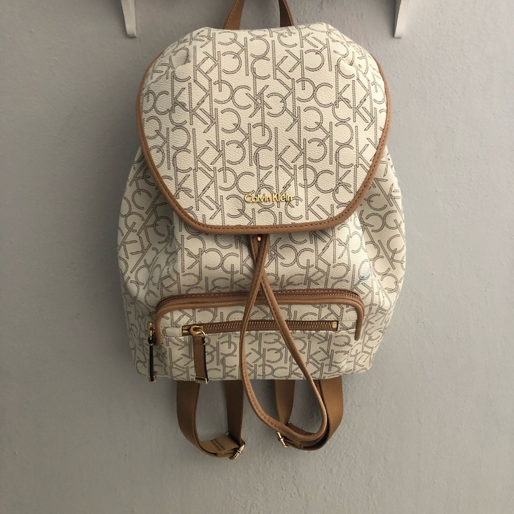 We go to the road backpack!